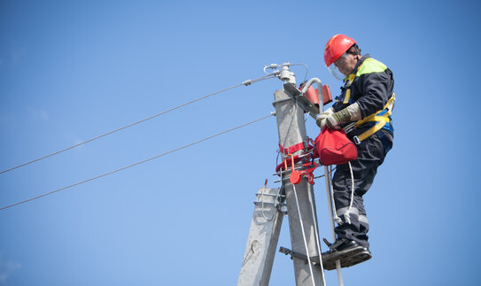 Dėl elektros tinklo pažeidimo Vilniaus Šv. Ignoto ir Totorių gatvių sankryžoje 