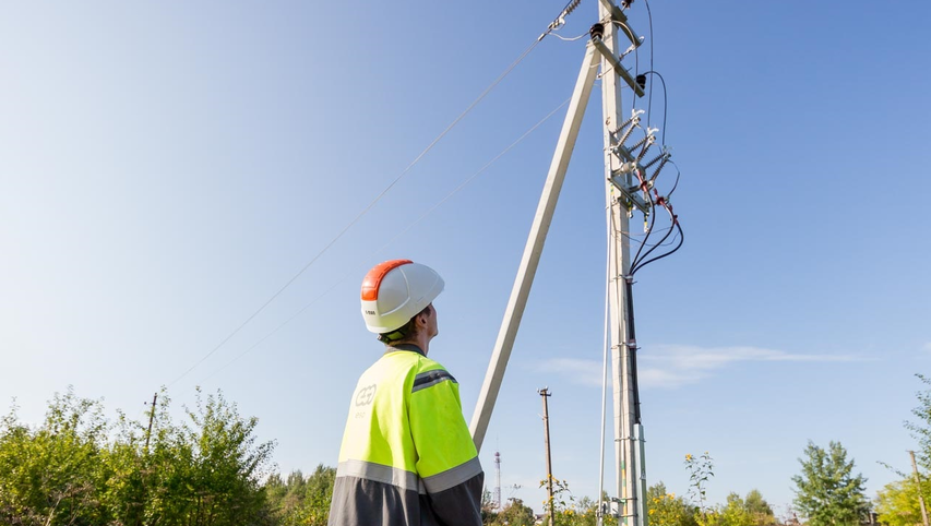 Javapjūtė: ūkininkai pjauna ne tik javus, bet ir elektros stulpus