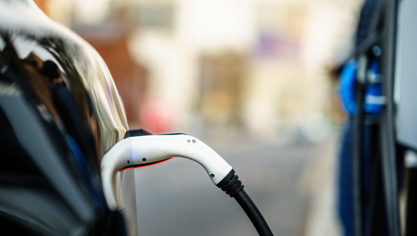 Vilniuje įdiegtas išmanus sprendimas: mikrorajonai atsiveria elektromobilių įkrovimui